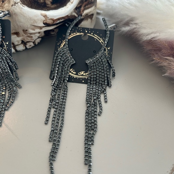 New zeta glam earrings in charcoal! - Picture 2 of 2